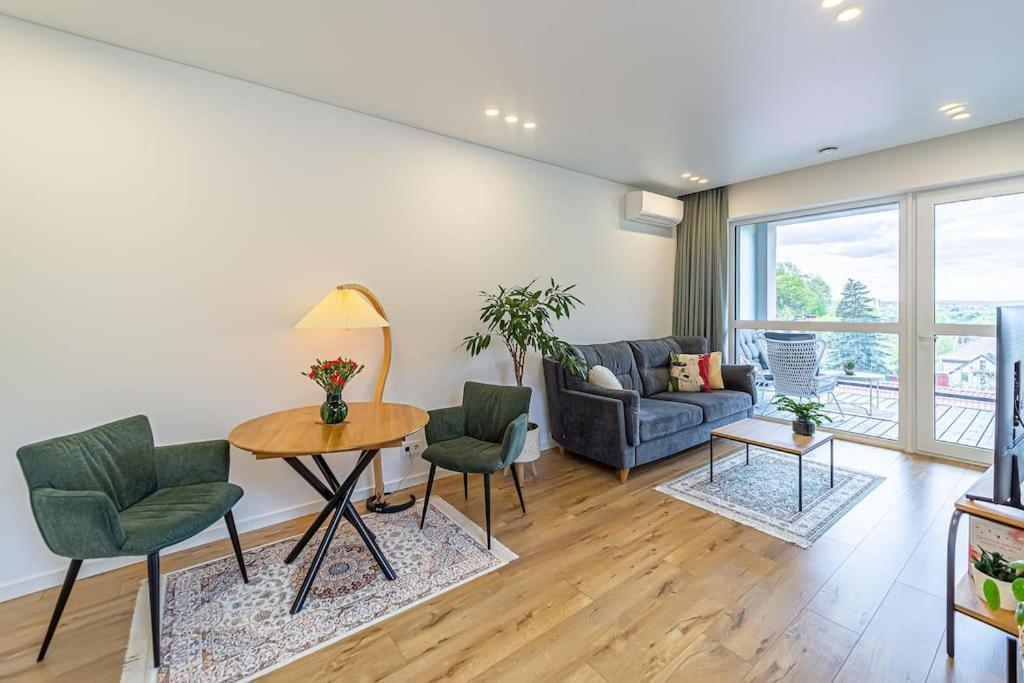 Sky With Free Parking And Balcony & Ac * Kaunas