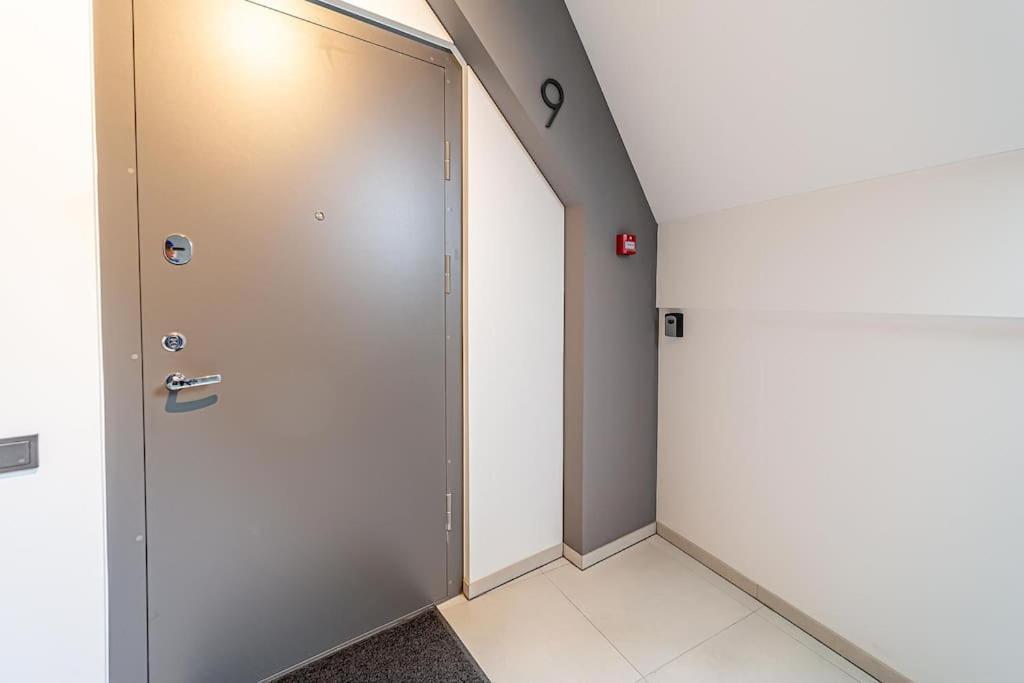 Lägenhet Sky With Free Parking And Balcony & Ac Kaunas